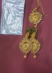 Set Of 2 Earrings &amp; Maangtika