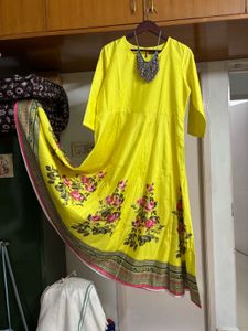 🆕 Yellow Floral Print Kurta + Neckpiece