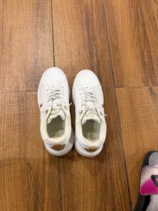 USPA LADIES WHITE SNEAKERS