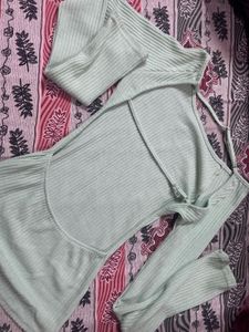 Blackless Top