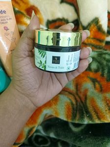 Neem And Tulsi Face Moisturizing Gel