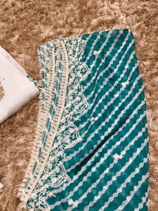 Elegant White Embroidered Kurta Set (women's)