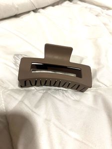 Neutral Hair Claw Clip