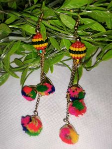 Pom-pom Chain Earings