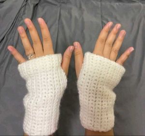 Cozy White Knit Fingerless Gloves