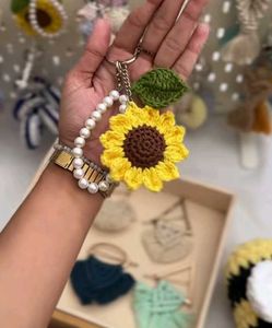 sunflower keychain with pearls🌻
