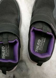 Action Shoes Athleto Size 7But Little Tightt