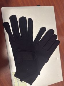 Hand gloves