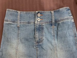 Vintage-style flared denim skirt