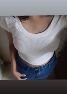 H&amp;M White Fitted Crop Top