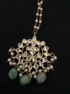 Kundan Elegant Maangtika