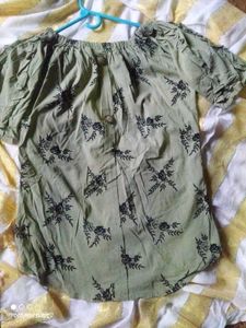 Floral Print Button-Back Top