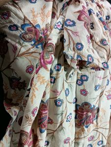 Chaps Woman Beige Floral Cotton Top | Bust 54 | Wa