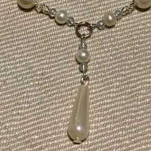 Elegant Pearl &amp; Crystal Pendant Necklace