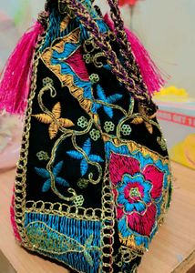 Pyramid Shape Potli Bag 🌸
