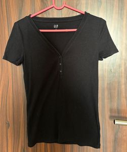 GAP Fitted V-Neck Top