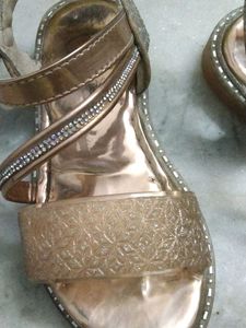 Girls&#39; Rose Gold Sandals