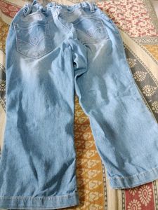 Cute Girl&#39;s Denim Jeans