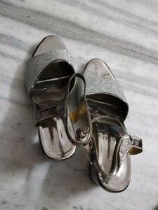 Sandal Heela