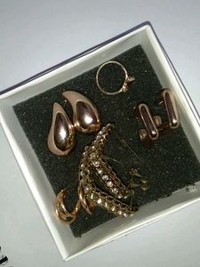 Assorted Jewelry Set the triangular hoops earrings