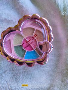 Eyeshadow With Compact Powder