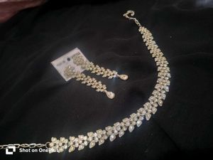 Sparkling Silver Necklace &amp; Earrings Set
