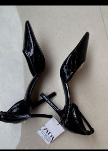 🖤 Zara Heeled Shoes with AnkleStrap