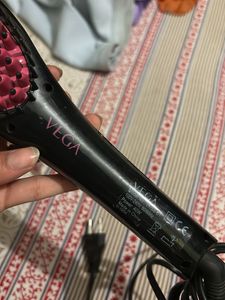 Vega Brush Hair Straightner
