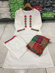 Look stylish with this our cotton schiffle chikan
