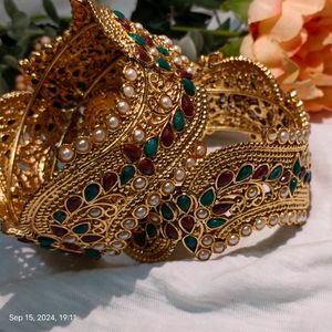 Golden Colour 2*4 Size Bangles