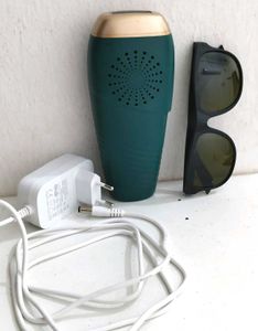 Laser hair removal device