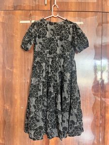 Pretty Black V-Neck Midi Dress