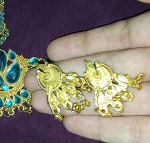 Sale📢📢Blue Studded Necklace And Earrings Set