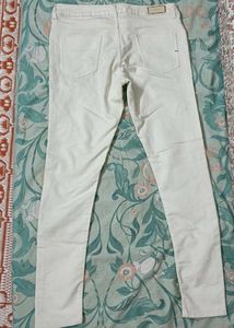 28-30 White Skin Fit Low Waist Jeans