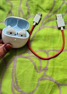 Oneplus Nords  Buts CE( MoonLight White) Charge Ceble