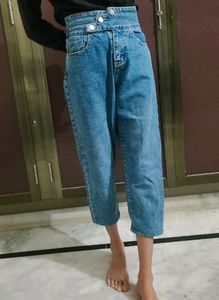 Trendy Cropped Jeans!!