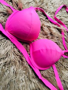 Victoria&#39;s Secret Bold Pink Bikini Top👙