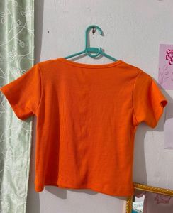 pretty casual orange top 🍊