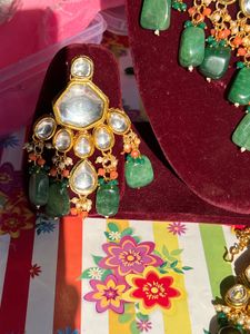Emerald Kundan Jewelry Set