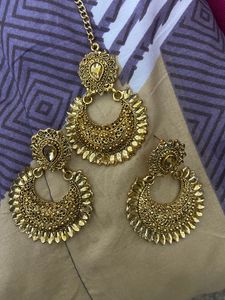 2 Earrings And Maang Teeka Sets