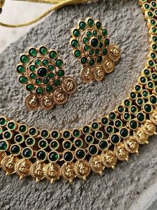 Emerald &amp; Gold Traditional Indian Necklace
