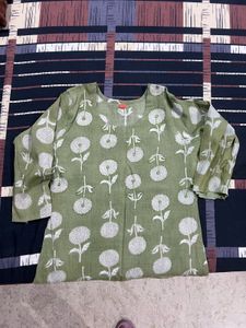 Green kurta.