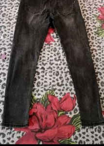 Ripped Graphic Jeans