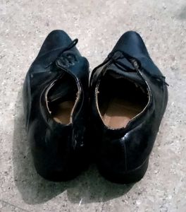 Stylish black formal shoes