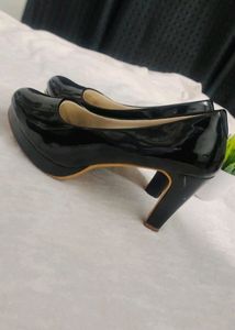 🖤 Black High Belly Heels 🖤