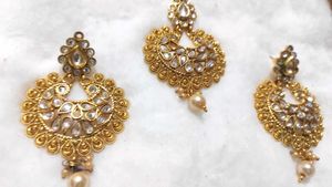 Maangtika With Earnings Set