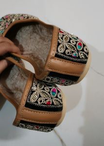 New Beautiful Jutti