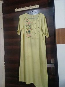Elegant Embroidered Kurti