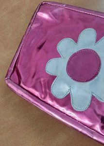 Magenta A Magnetic Colour Pouch