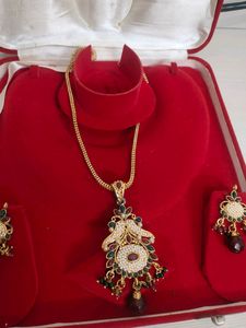 Elegant Necklace With  Earrings